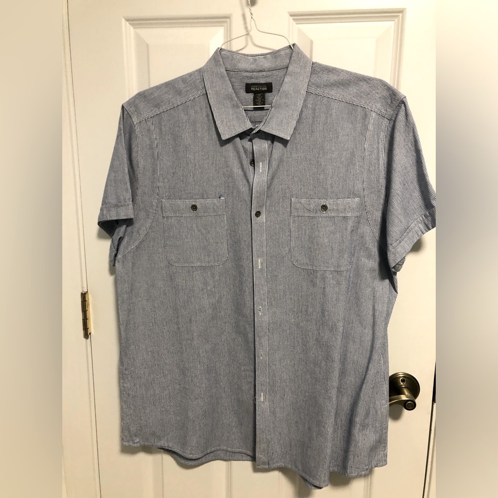 Kenneth Cole Reaction men’s XL short sleeve button down blue/white striped shirt